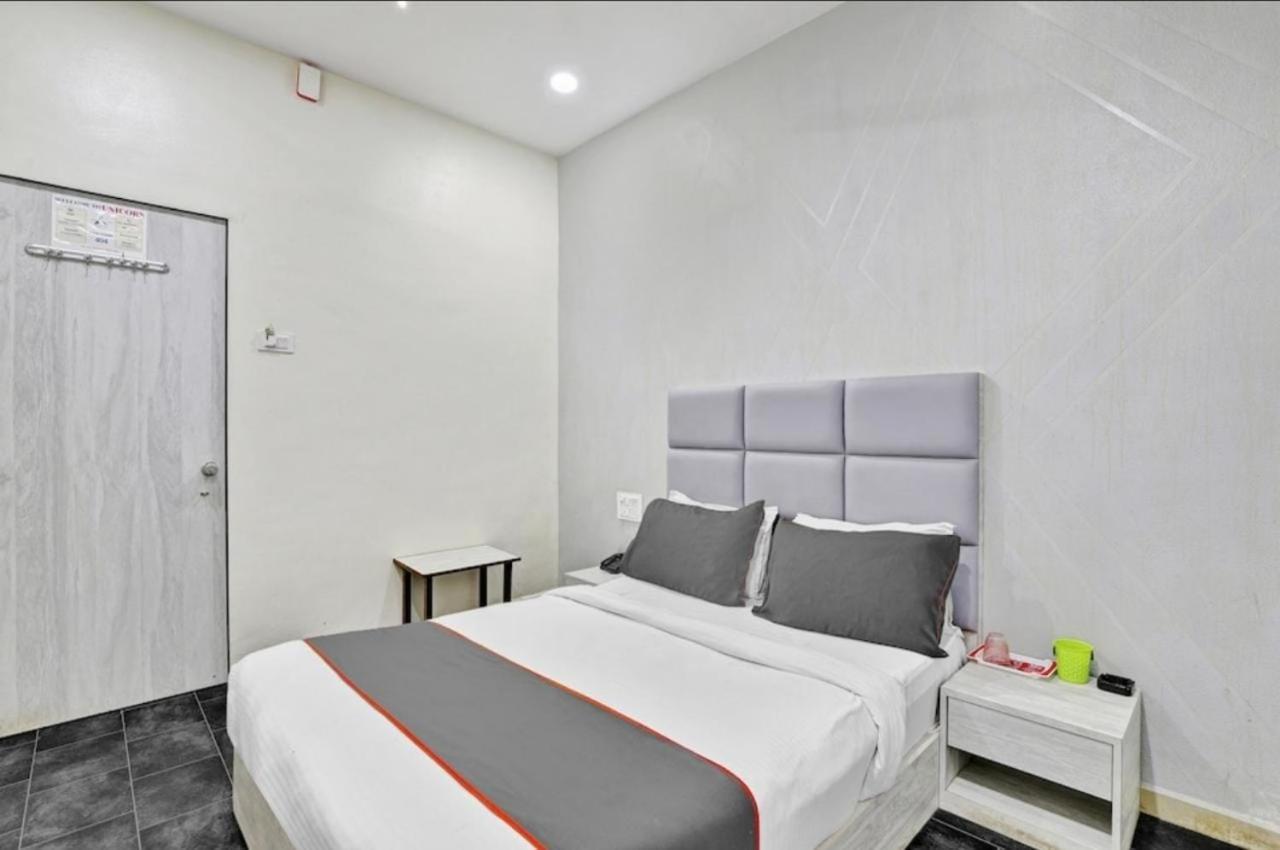 Hotel Unicorn, Surat Luaran gambar