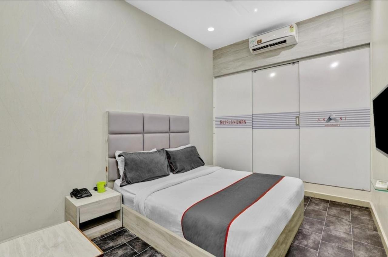 Hotel Unicorn, Surat Luaran gambar