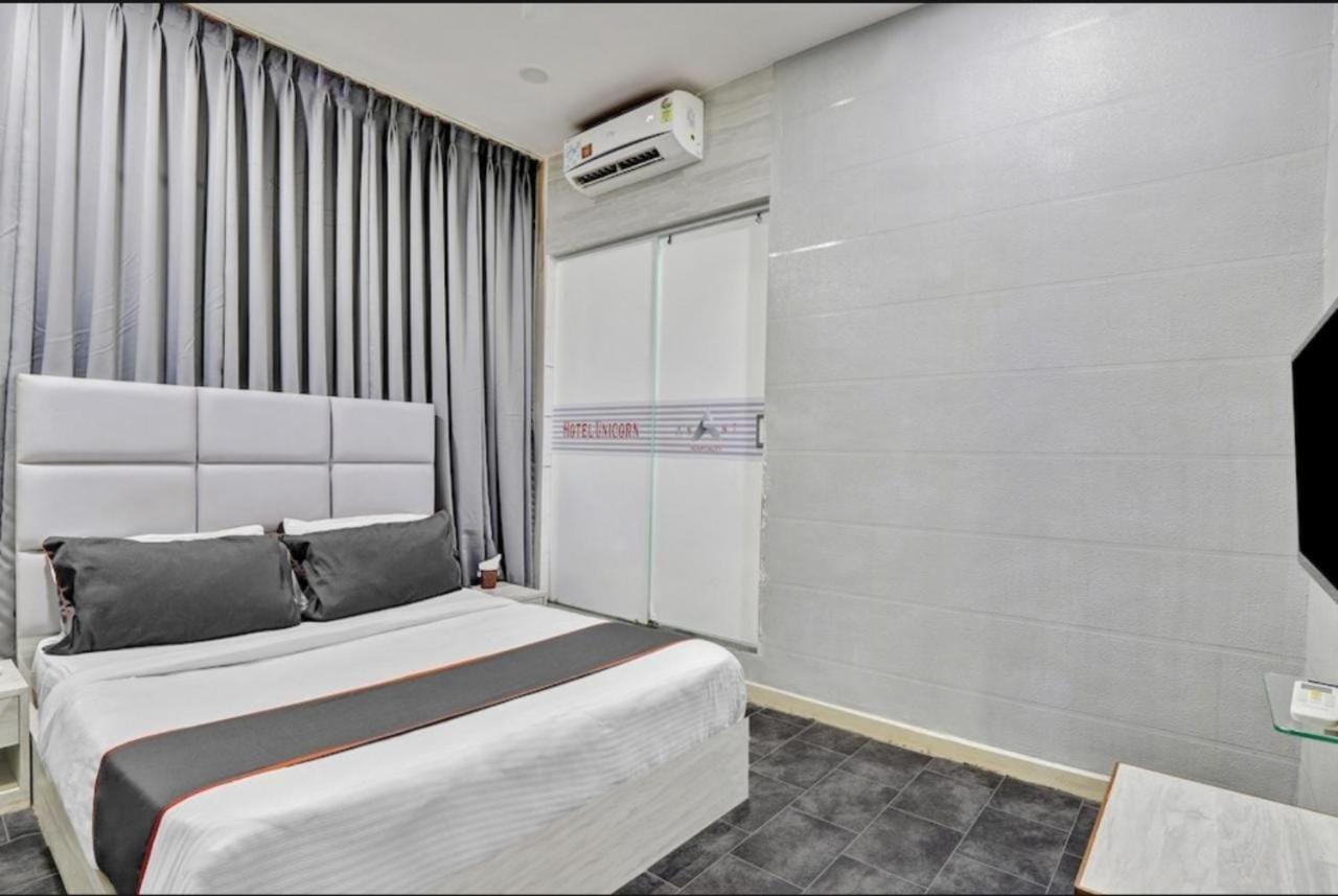 Hotel Unicorn, Surat Luaran gambar