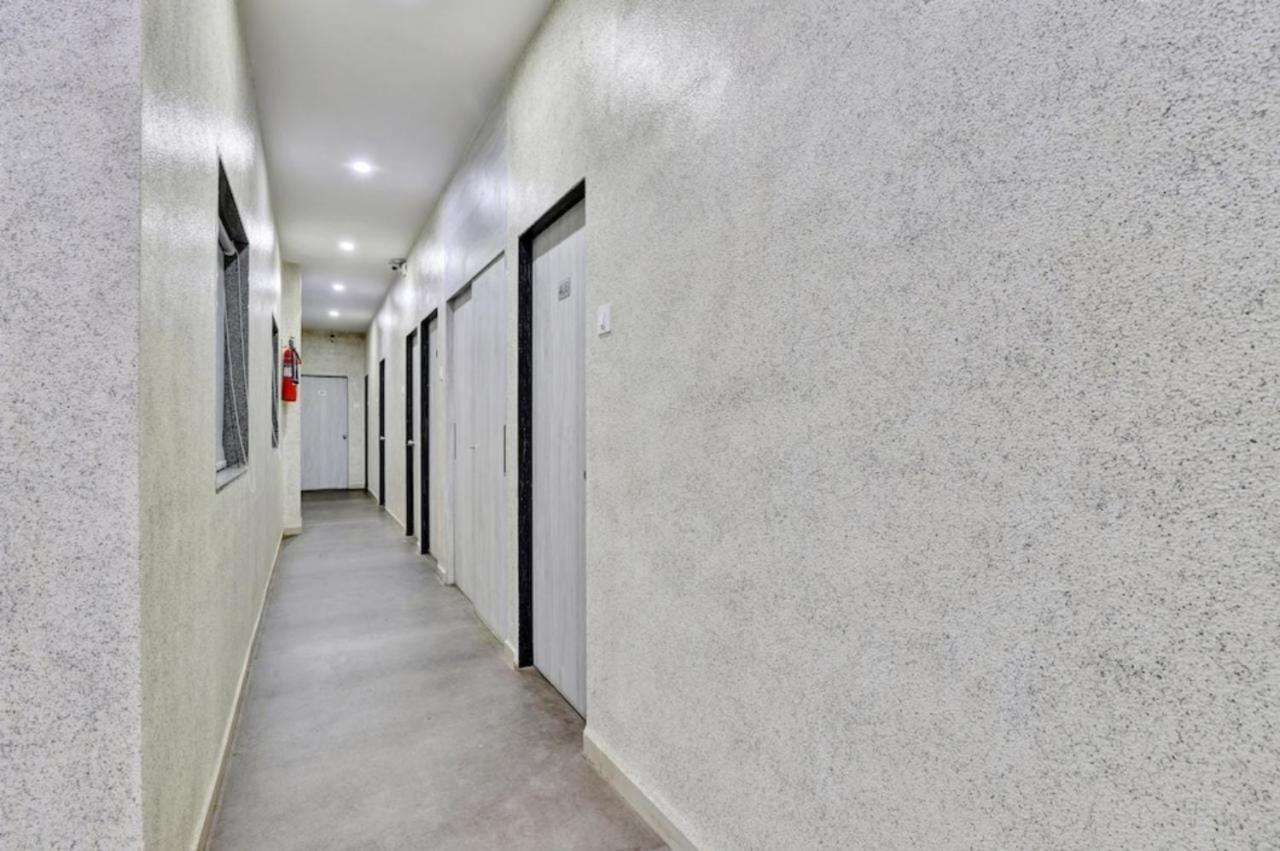 Hotel Unicorn, Surat Luaran gambar
